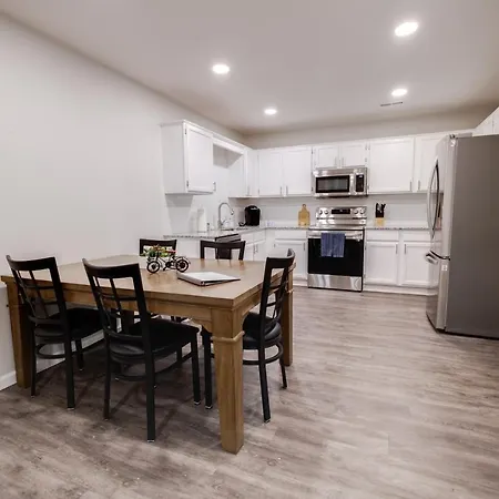 Trailside Townhouse - Close To Downtown & Bike Trails Bentonville Exterior photo