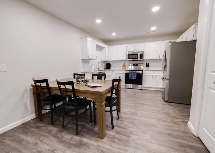 Trailside Townhouse - Close To Downtown & Bike Trails